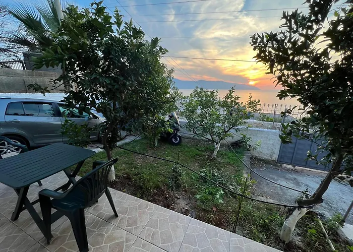 Malaj House 2 *